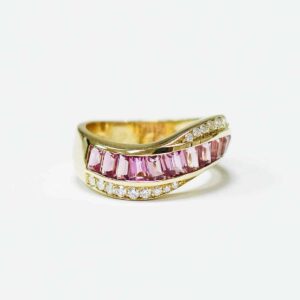 Eleganter Gold-Eternity-Ring mit funkelndem Zirkonia-Halb-Pavé